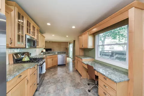 Kitchen - 1402 Bow String Ct, Carol Stream, IL 60188 photo 2 of 2