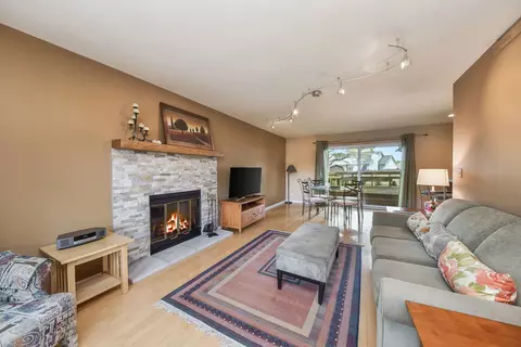 Living - 1402 Bow String Ct, Carol Stream, IL 60188 photo 2 of 2