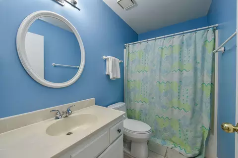 Bath - 1402 Bow String Ct, Carol Stream, IL 60188 photo 3 of 3