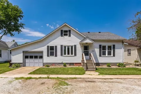 215 N Linden St, Toluca, IL 61369