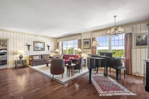 Living - 1 Itasca Pl #407, Itasca, IL 60143 photo 2 of 5