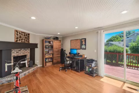 3990 Whispering Trails Dr, Hoffman Estates, IL 60192 photo 8