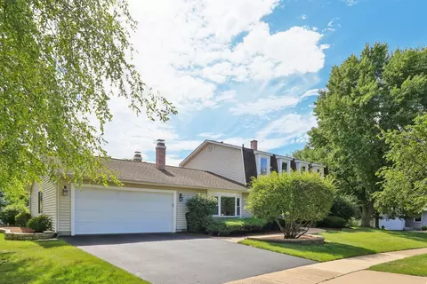 3990 Whispering Trails Dr, Hoffman Estates, IL 60192 photo 2