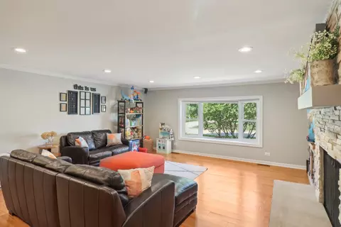 3990 Whispering Trails Dr, Hoffman Estates, IL 60192 photo 10