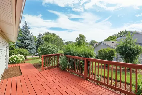3990 Whispering Trails Dr, Hoffman Estates, IL 60192 photo 38