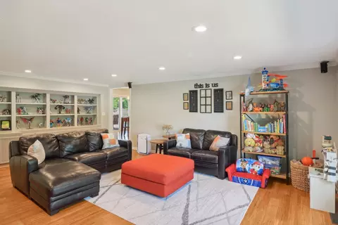 3990 Whispering Trails Dr, Hoffman Estates, IL 60192 photo 11