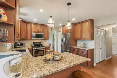 3990 Whispering Trails Dr, Hoffman Estates, IL 60192 photo 17