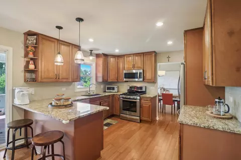 3990 Whispering Trails Dr, Hoffman Estates, IL 60192 photo 16