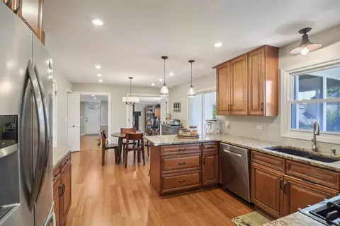 3990 Whispering Trails Dr, Hoffman Estates, IL 60192 photo 18