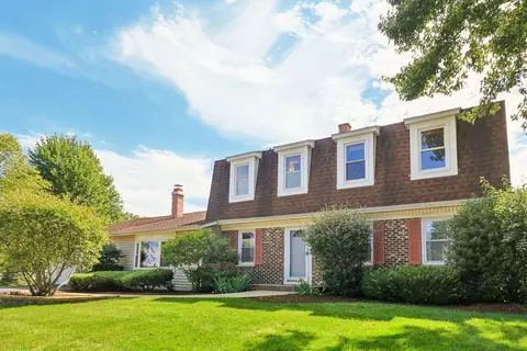 3990 Whispering Trails Dr, Hoffman Estates, IL 60192