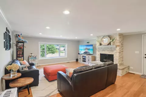 3990 Whispering Trails Dr, Hoffman Estates, IL 60192 photo 9