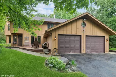 9806 Fox Shores Dr, Algonquin, IL 60102