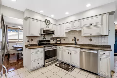 Kitchen - 3425 193rd St, Lansing, IL 60438 photo 2 of 3