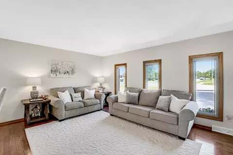 Living - 3425 193rd St, Lansing, IL 60438 photo 2 of 5