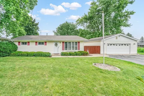 325 N Green St, Somonauk, IL 60552