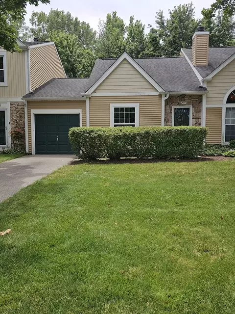 2037 Teton Pkwy #2037, Algonquin, IL 60102