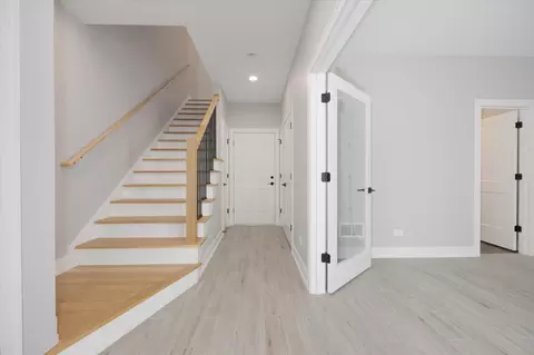 Entry Way - 4442 S Drexel Blvd #E, Chicago, IL 60653 photo 1 of 1
