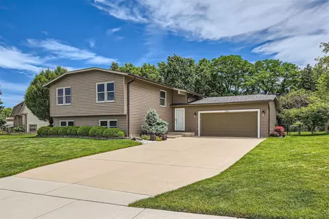 Exterior - 1365 Freeman Rd, Hoffman Estates, IL 60192 photo 9 of 10