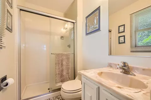 Bath - 1365 Freeman Rd, Hoffman Estates, IL 60192 photo 1 of 3