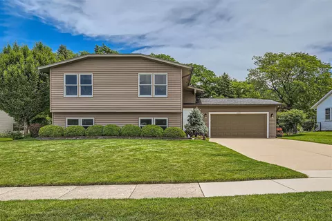 1365 Freeman Rd, Hoffman Estates, IL 60192