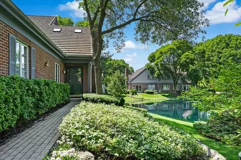 20 Stonehenge Ct, Burr Ridge, IL 60527