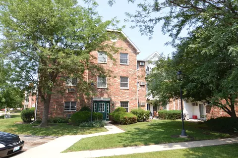 4301 W Shamrock Ln #1B, Mchenry, IL 60050