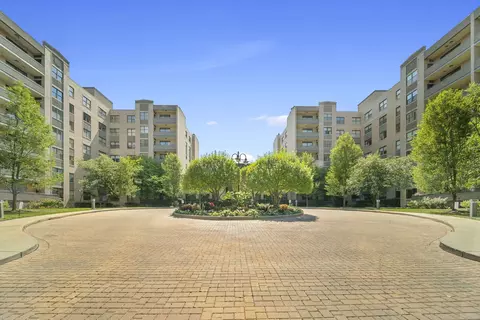4545 W Touhy Ave #424W, Lincolnwood, IL 60712
