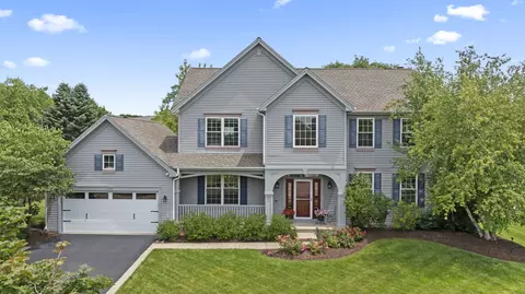 1149 Fairhills Dr, West Dundee, IL 60118