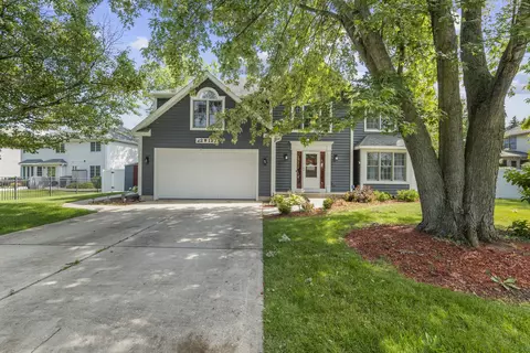 22 W127 1st St, Glen Ellyn, IL 60137