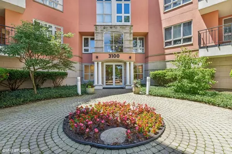 3100 Lexington Ln #402, Glenview, IL 60026