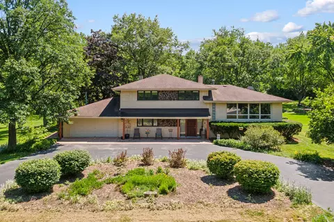 8405 Pawnee Rd, Palos Park, IL 60464