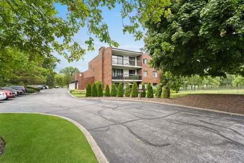 620 S York Rd #302, Bensenville, IL 60106