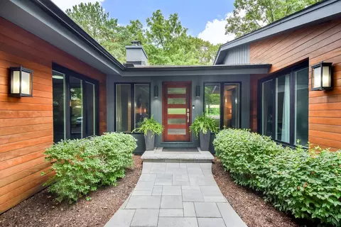 21 W276 Crescent Blvd, Glen Ellyn, IL 60137
