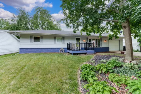 1207 Gettysburg Dr, Bloomington, IL 61704