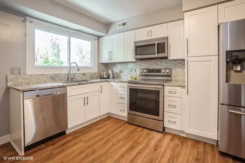 Kitchen - 4160 Cove Ln #E, Glenview, IL 60025 photo 2 of 2