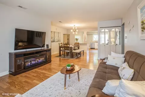 Living - 4160 Cove Ln #E, Glenview, IL 60025 photo 1 of 4