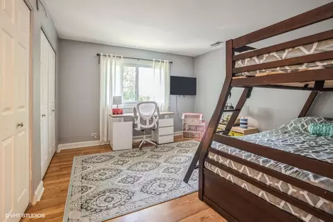 Bedroom - 4160 Cove Ln #E, Glenview, IL 60025 photo 2 of 3