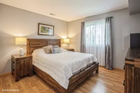 Bedroom - 4160 Cove Ln #E, Glenview, IL 60025 photo 1 of 3