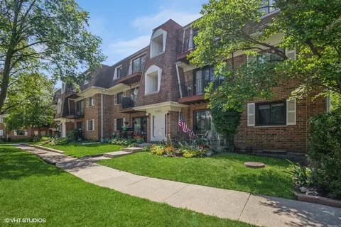 4160 Cove Ln #E, Glenview, IL 60025