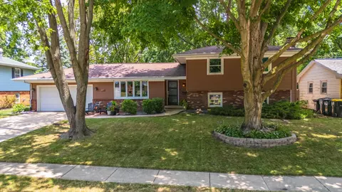 1310 Viola Dr, Normal, IL 61761 photo 2