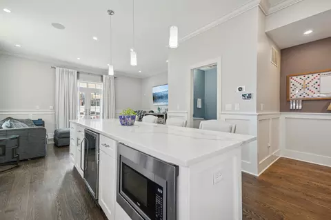 Kitchen - 4610 S Champlain Ave, Chicago, IL 60653 photo 2 of 2