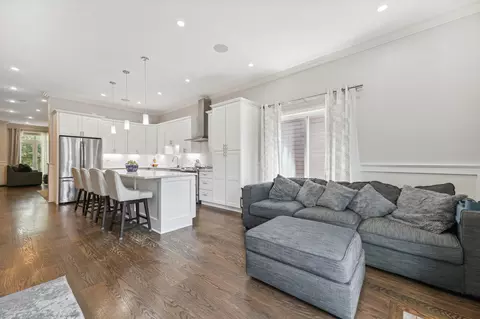 Entry Way - 4610 S Champlain Ave, Chicago, IL 60653 photo 1 of 1