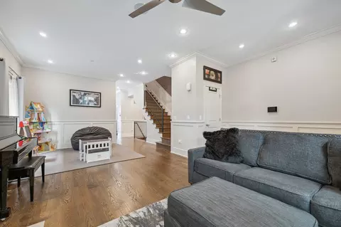 Living - 4610 S Champlain Ave, Chicago, IL 60653 photo 2 of 3