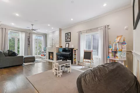 Living - 4610 S Champlain Ave, Chicago, IL 60653 photo 1 of 3