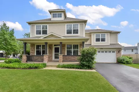 299 Fairhaven Dr, Saint Charles, IL 60175