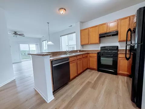 825 Daniel Dr, Minooka, IL 60447 photo 6