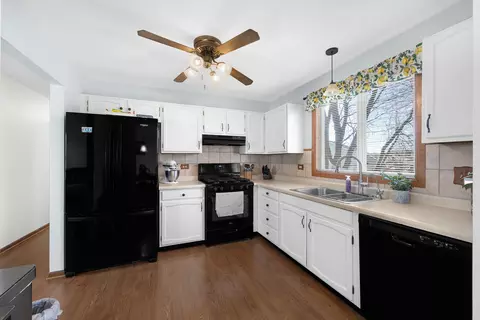 808 Prairie Ave, Bartlett, IL 60103 photo 4