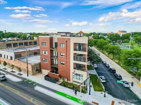 622 N Rockwell St #403, Chicago, IL 60612
