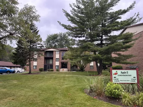13434 W Circle Dr #110, Crestwood, IL 60445