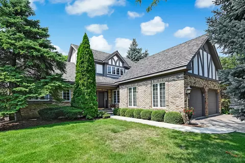 42 Durham Ct, Burr Ridge, IL 60527